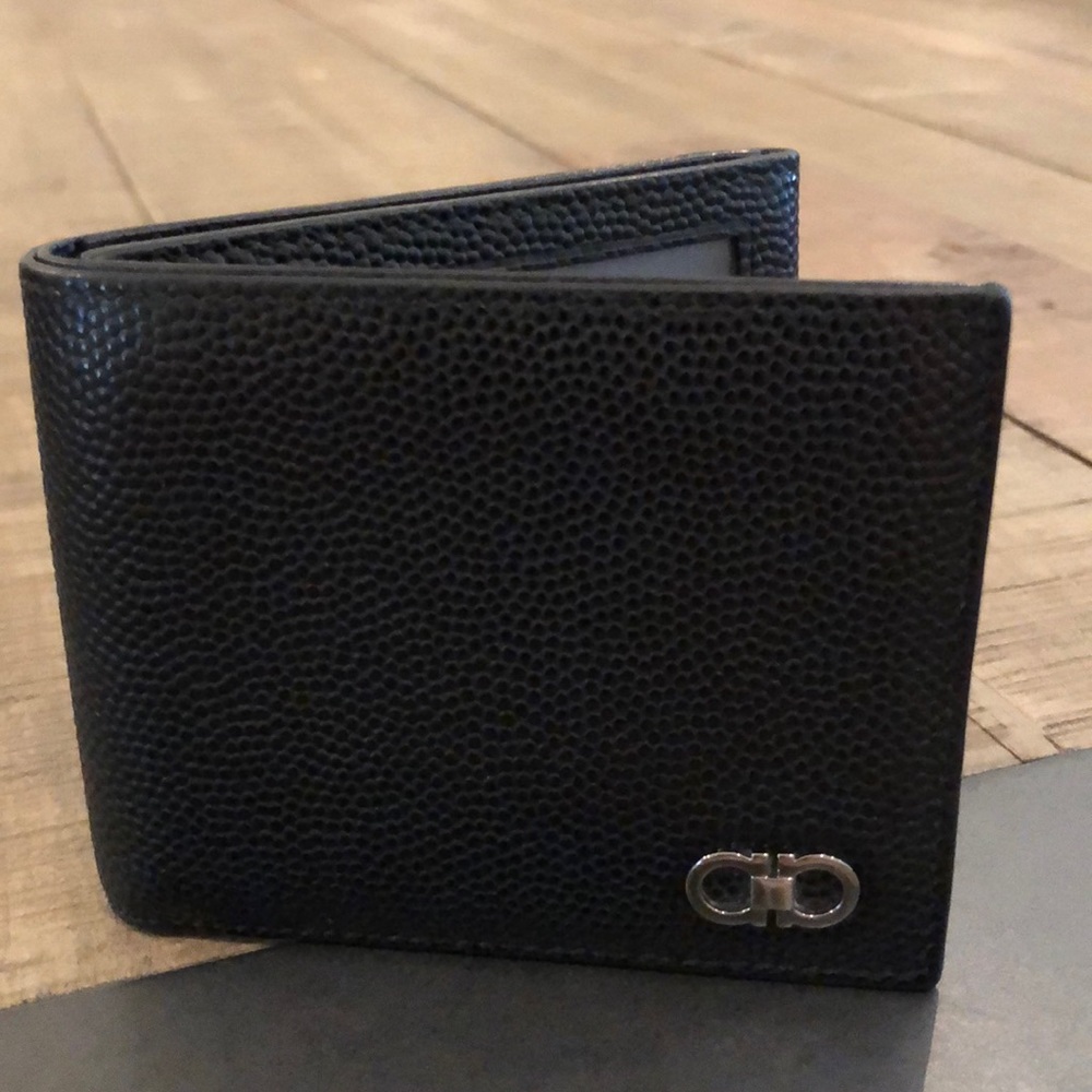 Ferragamo Nero pebble calf tri fold wallet